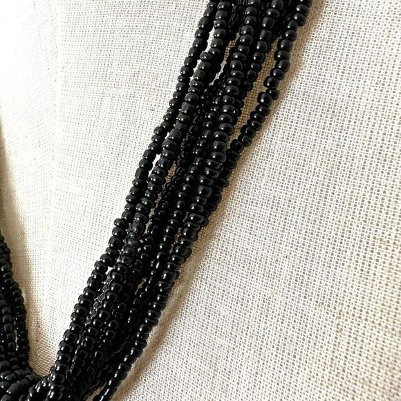 Abalone shell fan pendant on multi strand black beaded necklace - Picture 4 of 9